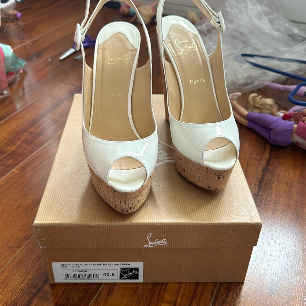 Christian Louboutin Une Plume Sling 140 Patent white
Sandals Heel. Size 40.5